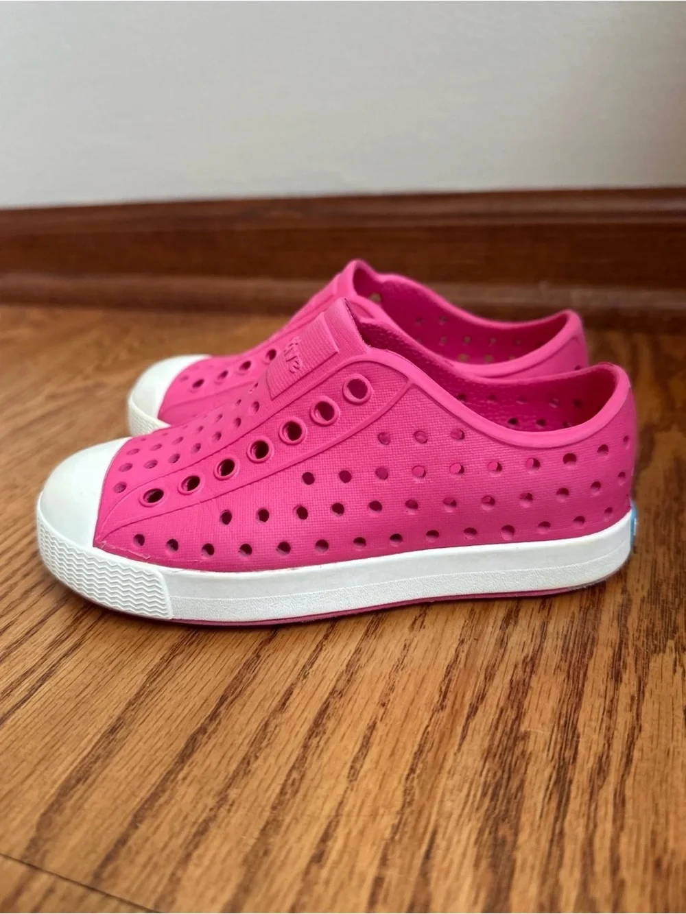 Native Shoes Girls 9 Pink Slip On